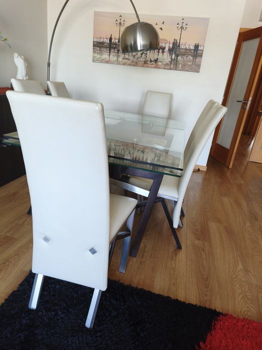 Vendo cadeiras de pele bege de sala