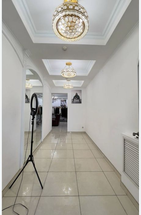 Помещение !! Красная линия !! Вывеска, Витрина