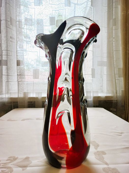 Антикварна ваза із кольорового гутного скла