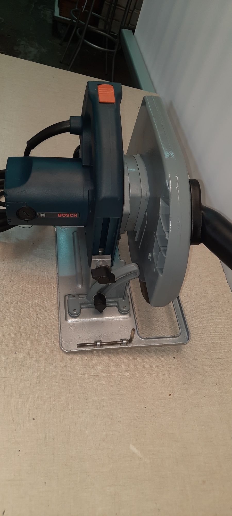 Serra circular BOSCH GKS 85 S linha profissional