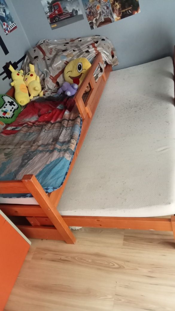 Podwójne łóżko piętrowe dla rodzeństwa