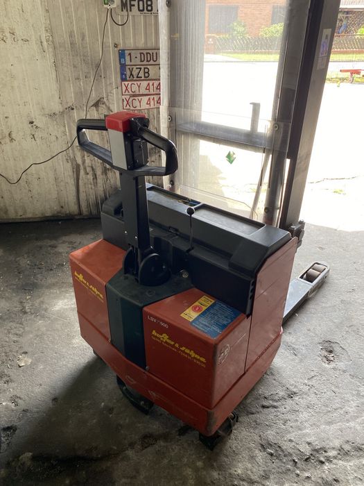 Paleciak elktryczny z masztem BT LSV 1600/2 2001r. Triplex z Niemiec