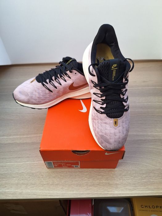 Buty NIKE AIR ZOOM VOMERO 14 rozmiar 37,5