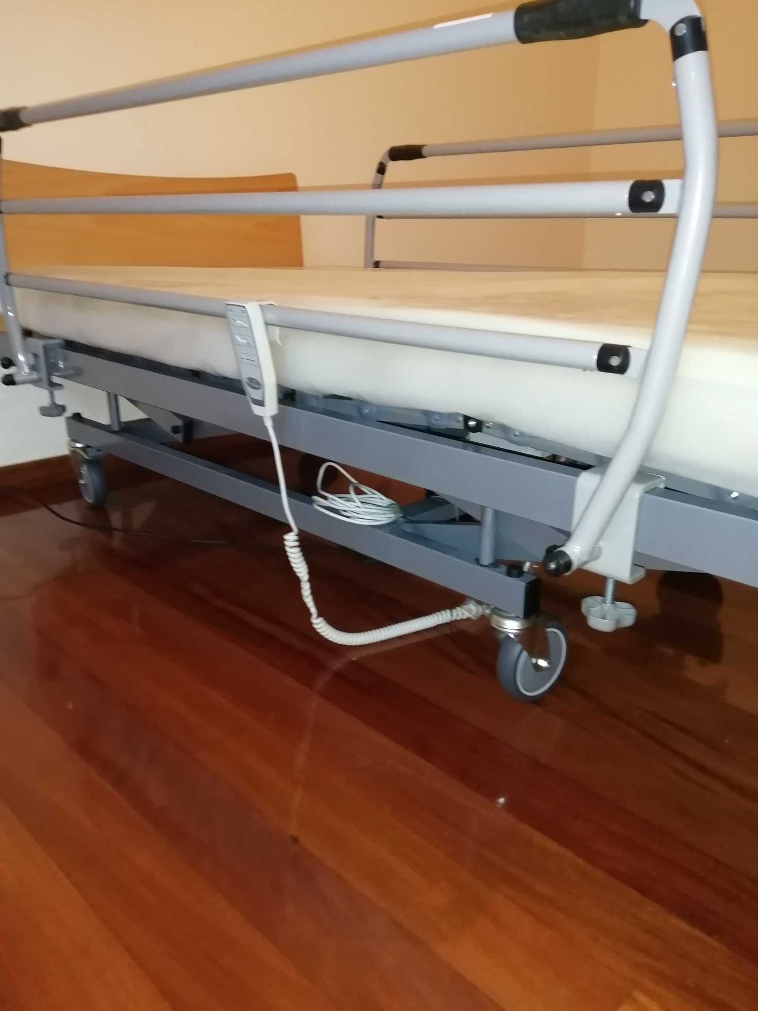 Cama Hospitalar Articulada Elétrica Elevatória