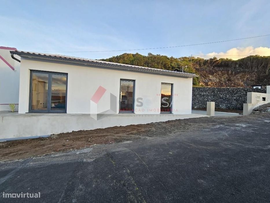 Moradia T2 nova com Chave na Mão -  Freguesia dos Biscoitos!