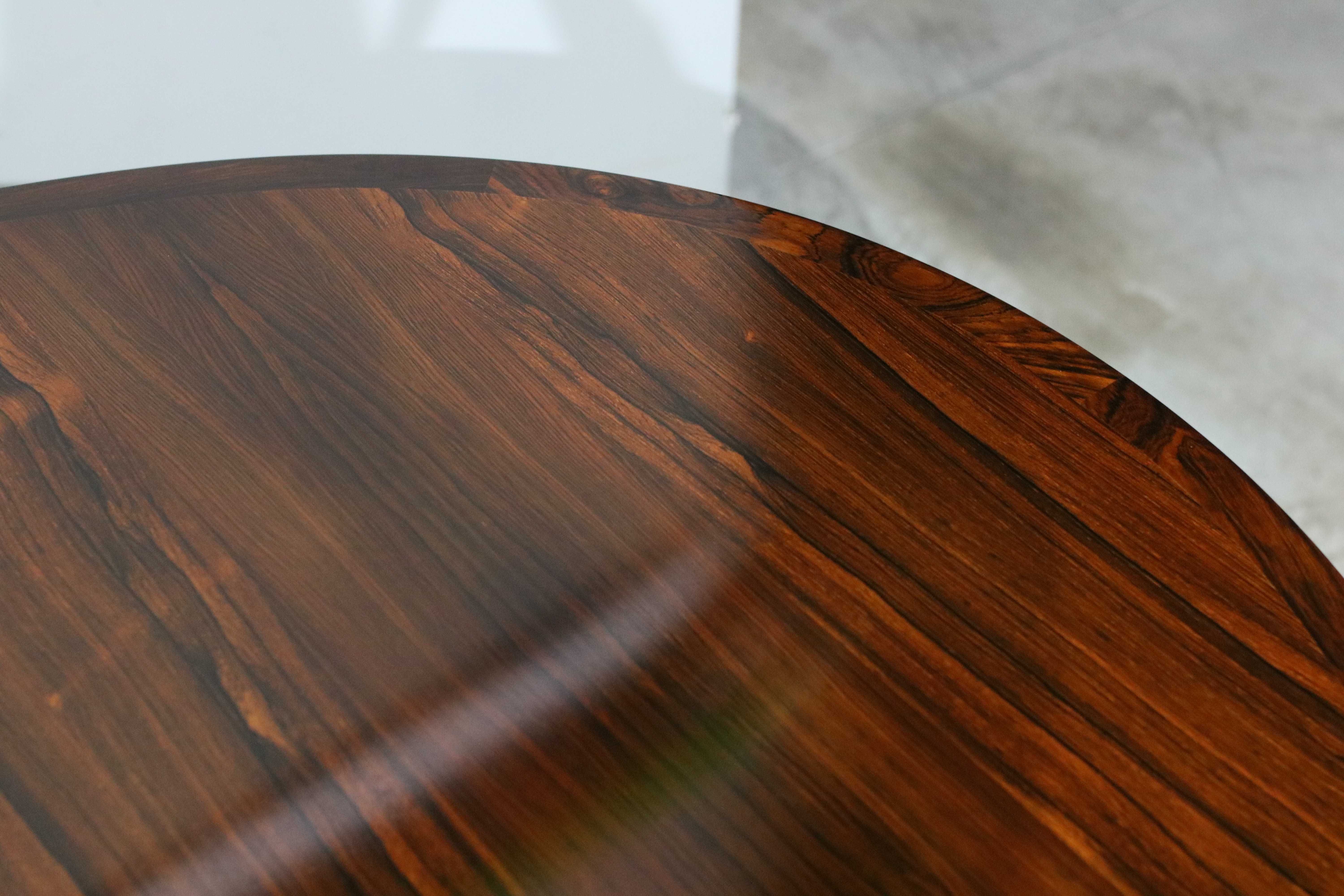 Mesa Oval Extensível Niels O. Moller em pau santo | Danish Design