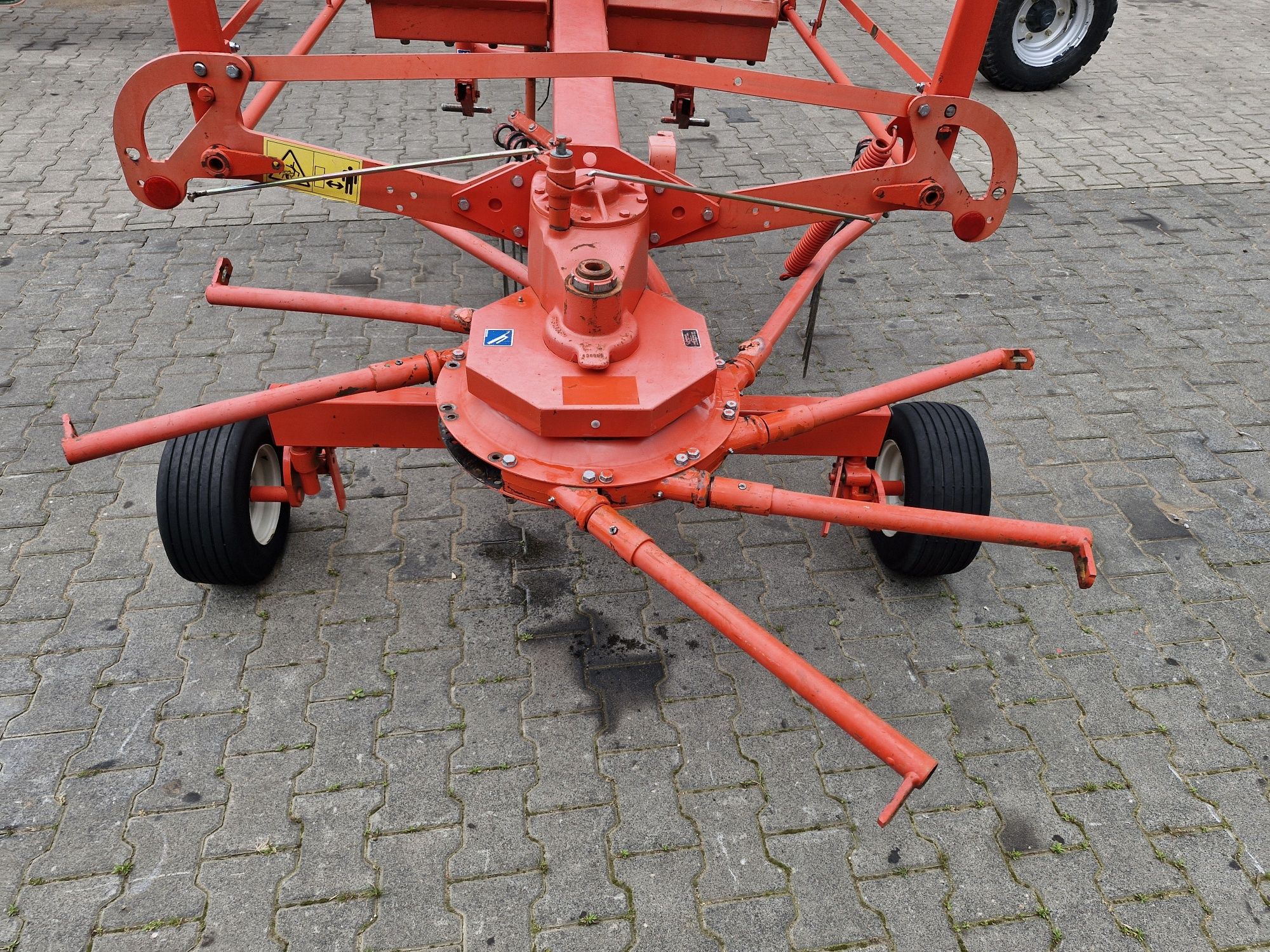 Zgrabiarka karuzelowa 2008 rok Kuhn GA4121  MasterDrive