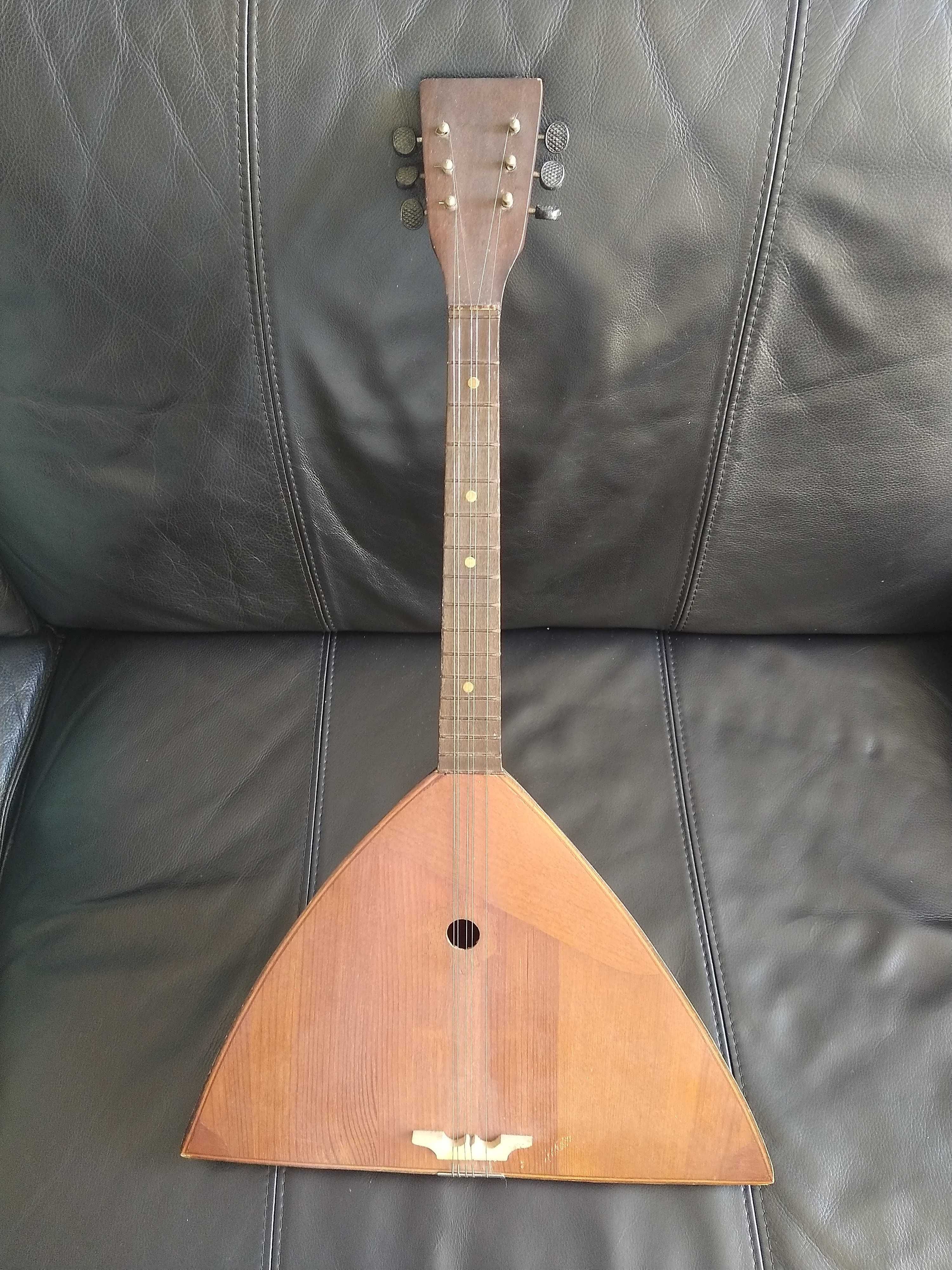 Antigo e raro bandolim, balalaica, vintage. Produção artesanal
