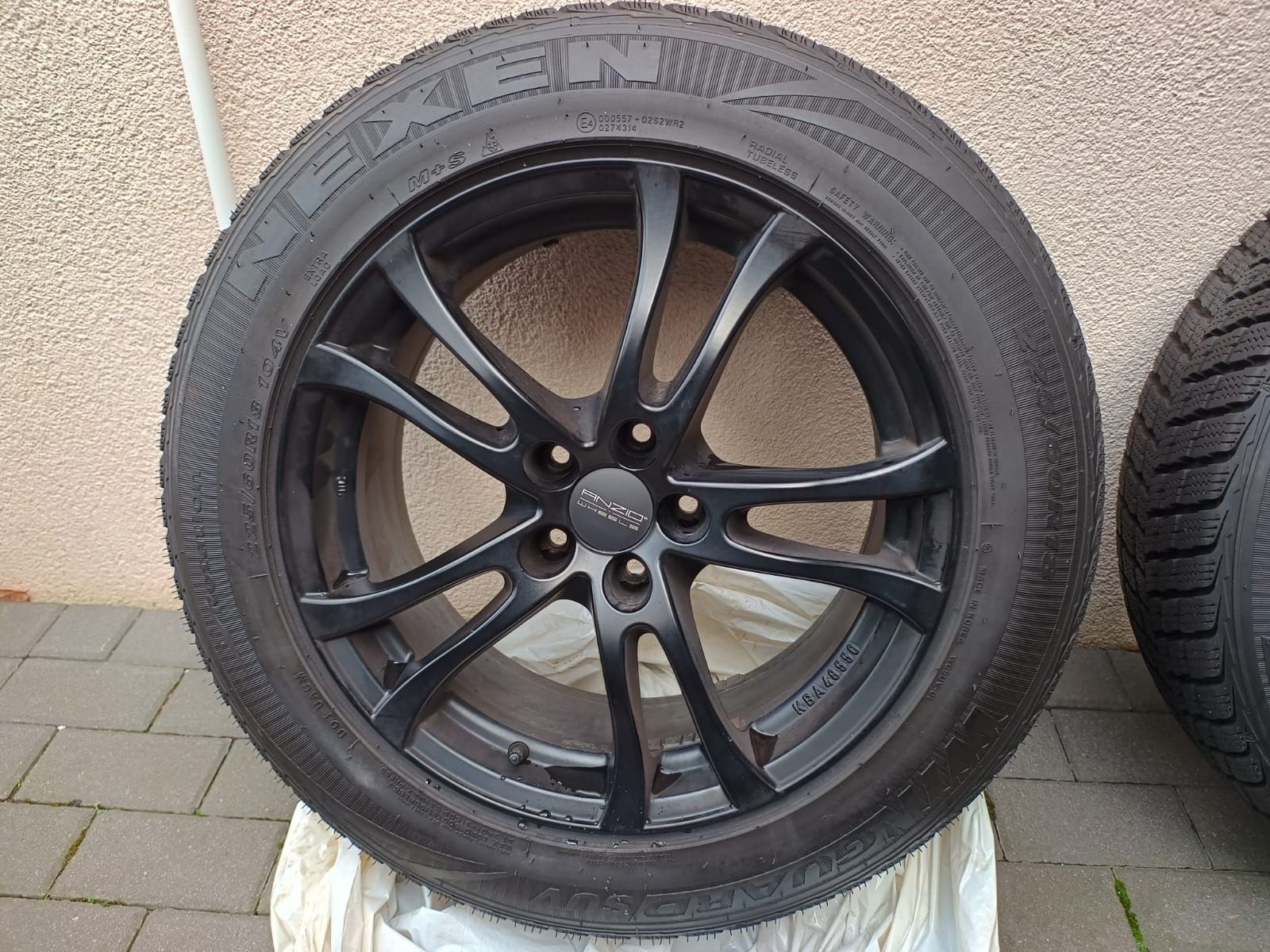 Opony zimowe Nexen 225/60R18 Winguard SUV z alufelgami