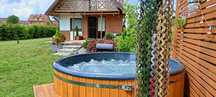 Noclegi, Domek nad Stawem z JACUZZI