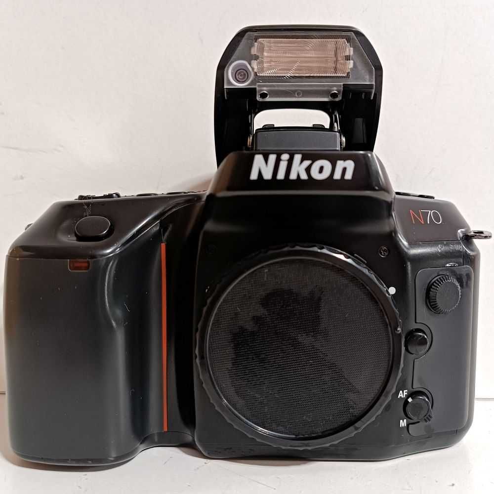 Камера Nikon N70 body.