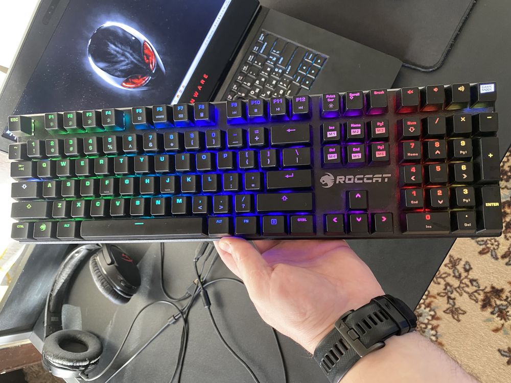 Игровая механическая клавиатура Roccat Suora RGB FX