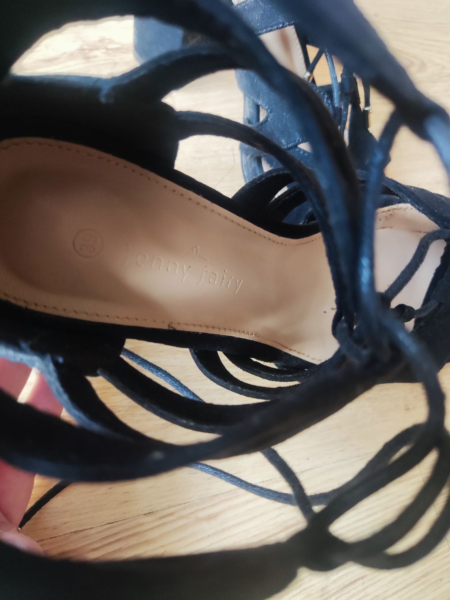 Buty na słupku roz. 39