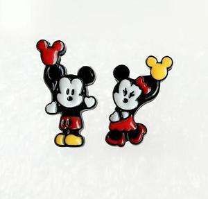 Brincos metal Disney - novos - ver outras fotos personagens diferentes