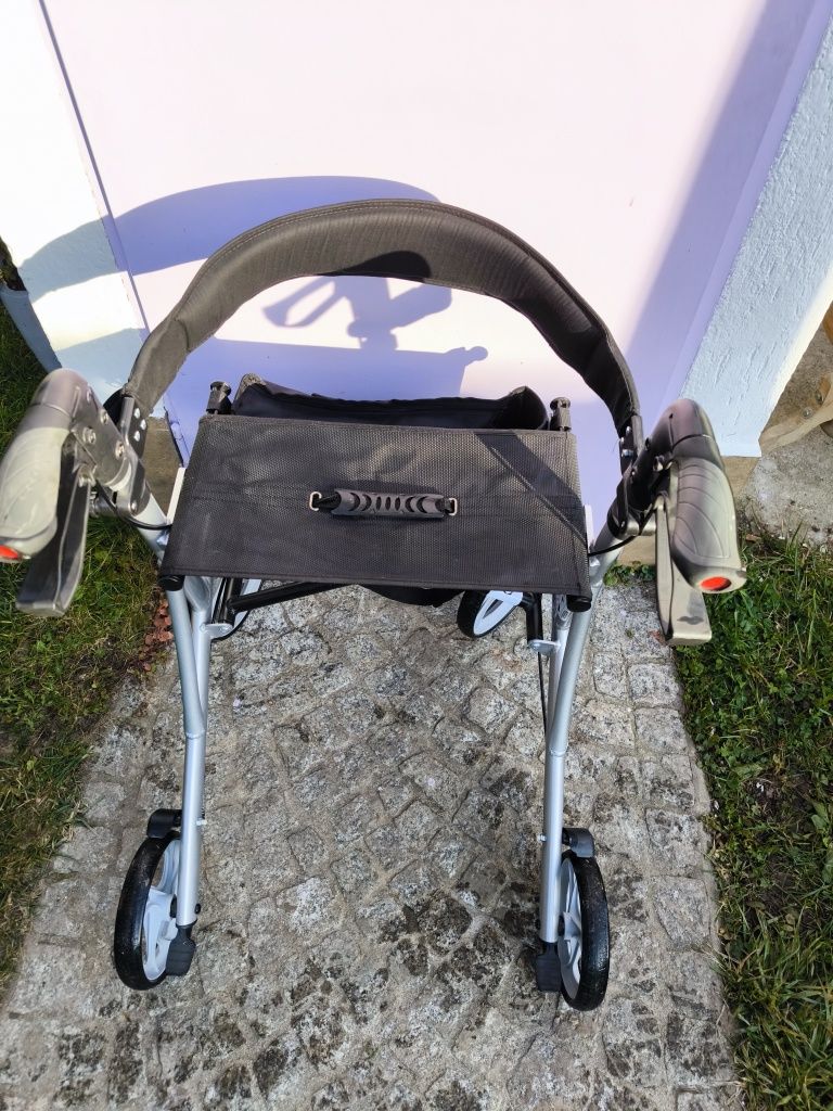Nowy chodzik balkonik rollator ,lekki ,składany z oparciem i  torbą.