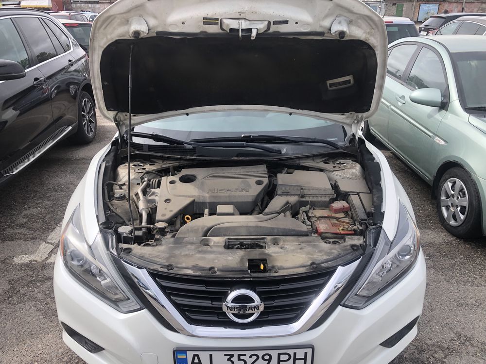 Nissan Altima 2.5 газ /бенз ( АВТО В РІДНІЙ ФАРБІ)