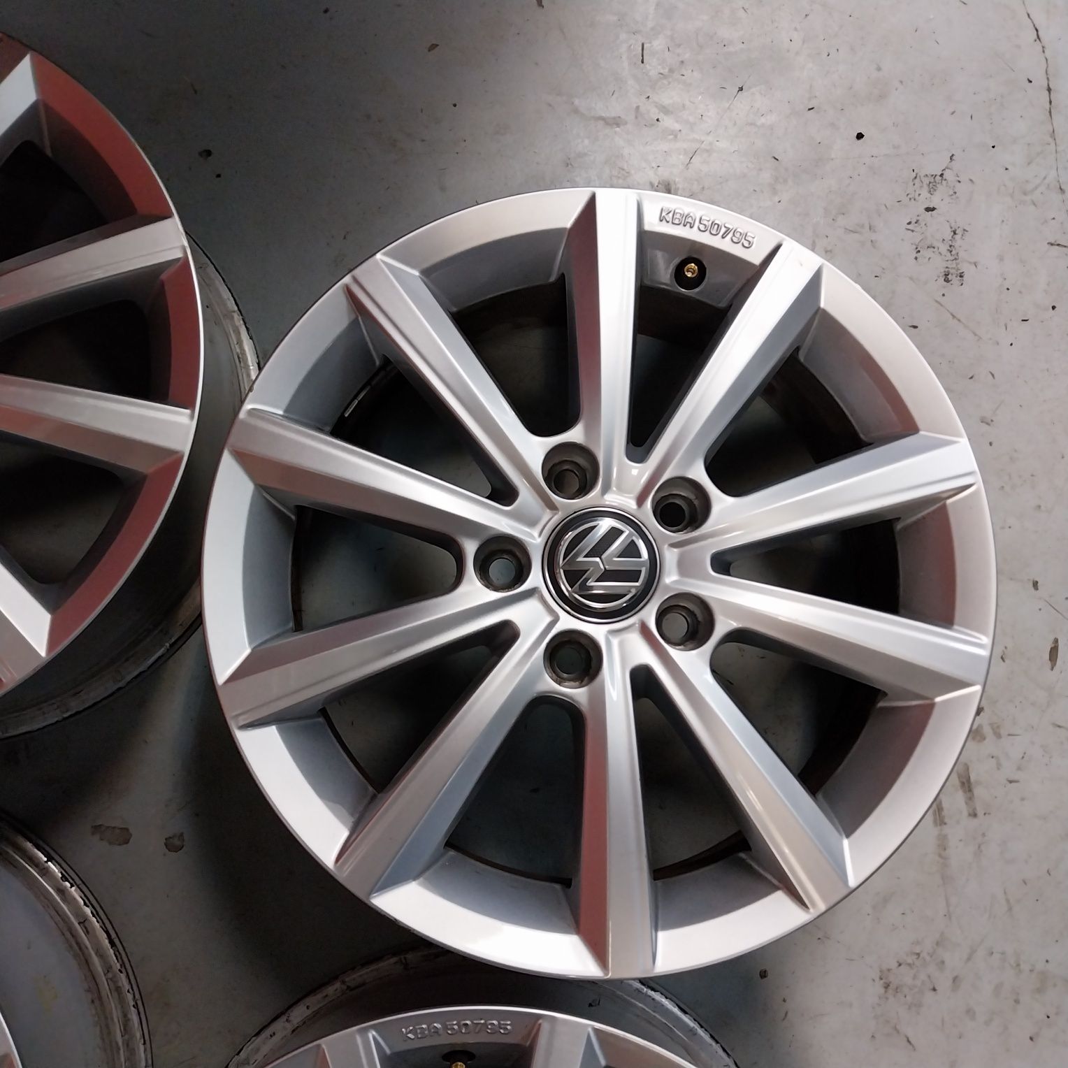 Oryginalne Felgi Aluminiowe VW R16 5x112 6J ET 48