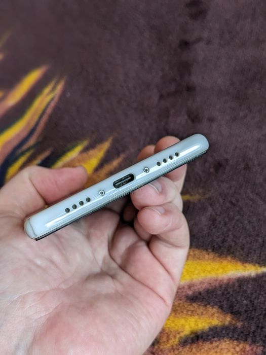 Продам  Xiaomi Mi mix 2. 8/128 ГБ.