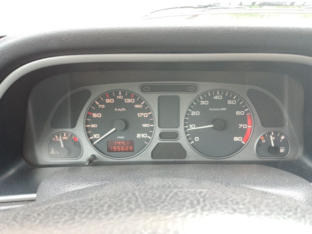 Peugeot 306  1.4 benzyna 1999r hatchback ocynk 75KM długie opłaty i PT