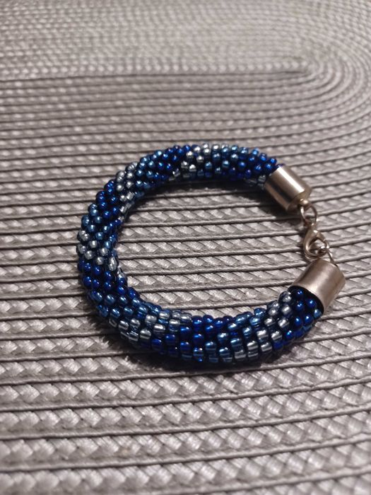 Bransoletka z koralików sznur kobalt.