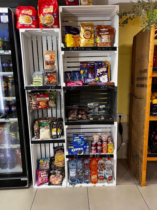 Стелажі, ящики деревʼяні