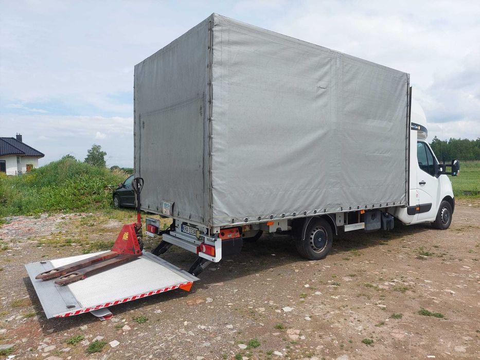 Wynajem busa Wypożyczalnia busa plandeka z Windą 750 kg blaszka winda
