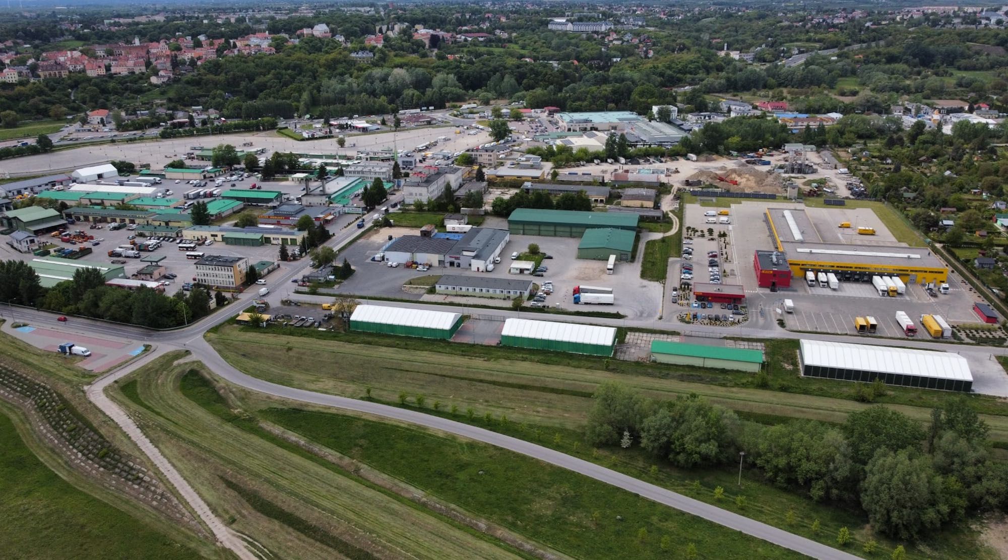Sprzedam/ Wynaj Działka przemysłowa hale , budynek 1 ha