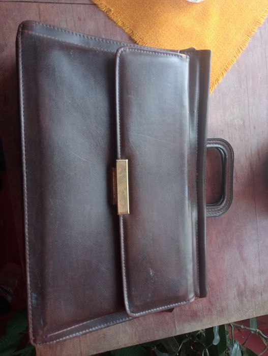 Безкоштовно віддам портфель