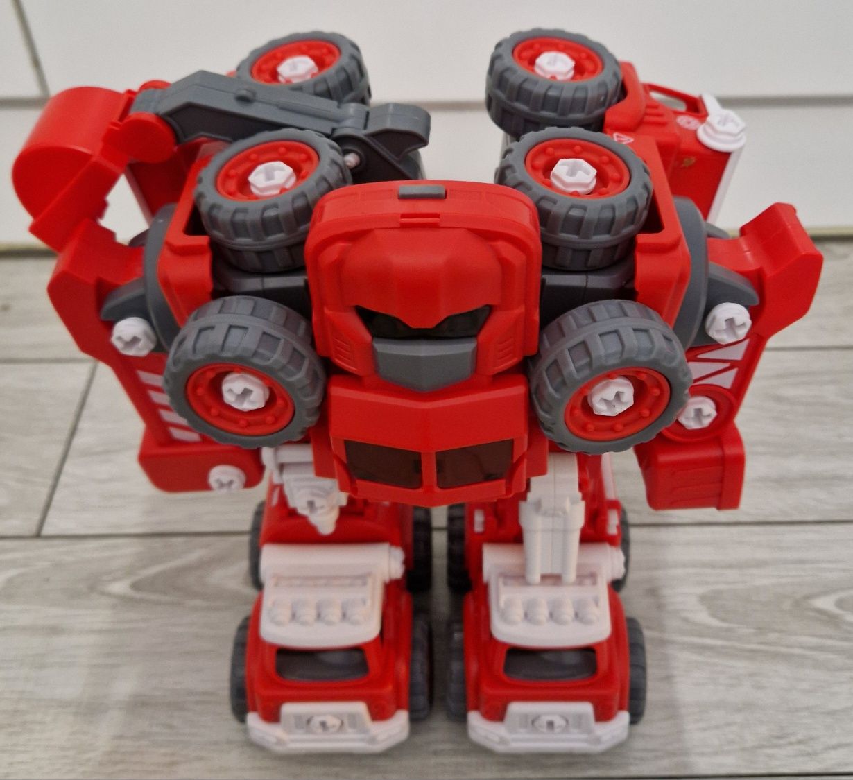 Robót do składania.  Autorobot 5 w 1