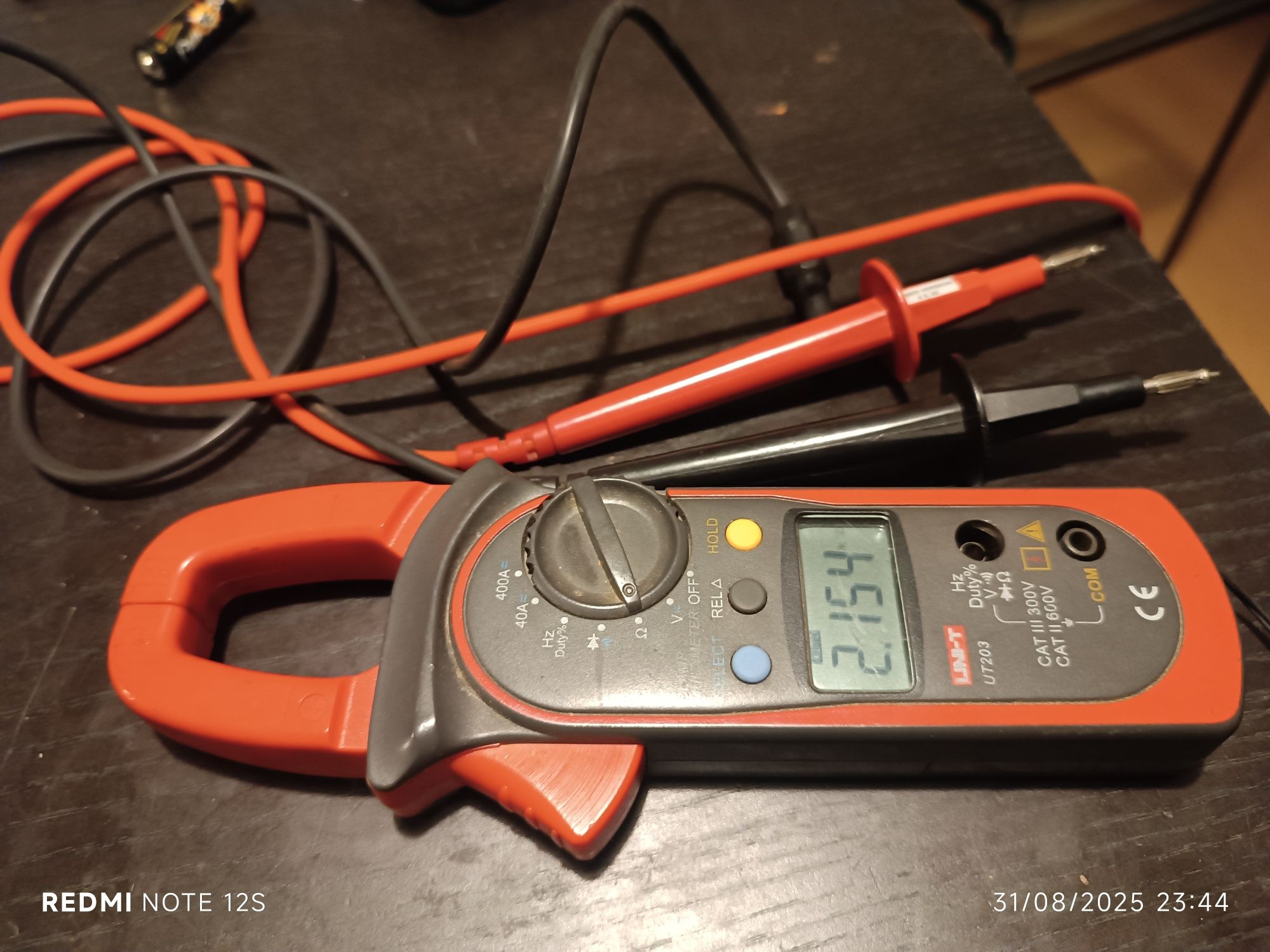 Vendo Alicate Amperímetro Digital UNI-T UT203