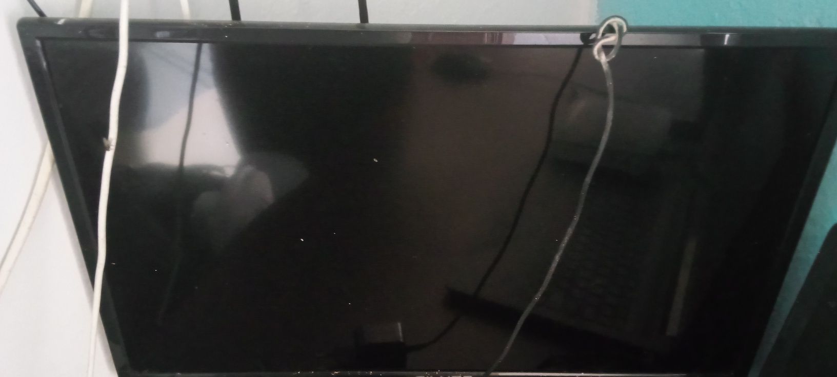 2  TV uma é da marca samsung e outra marca branca