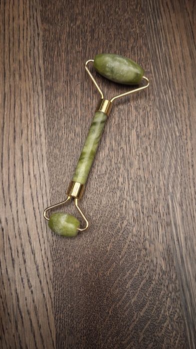 Masażer do twarzy z kamienia naturalnego