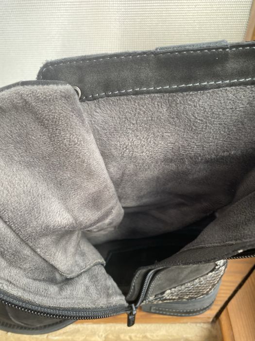 Чоботи Mustang з утепленням та зміїним принтом 39р.