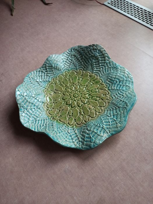 Talerz ozdobny ręcznie szkliwiony