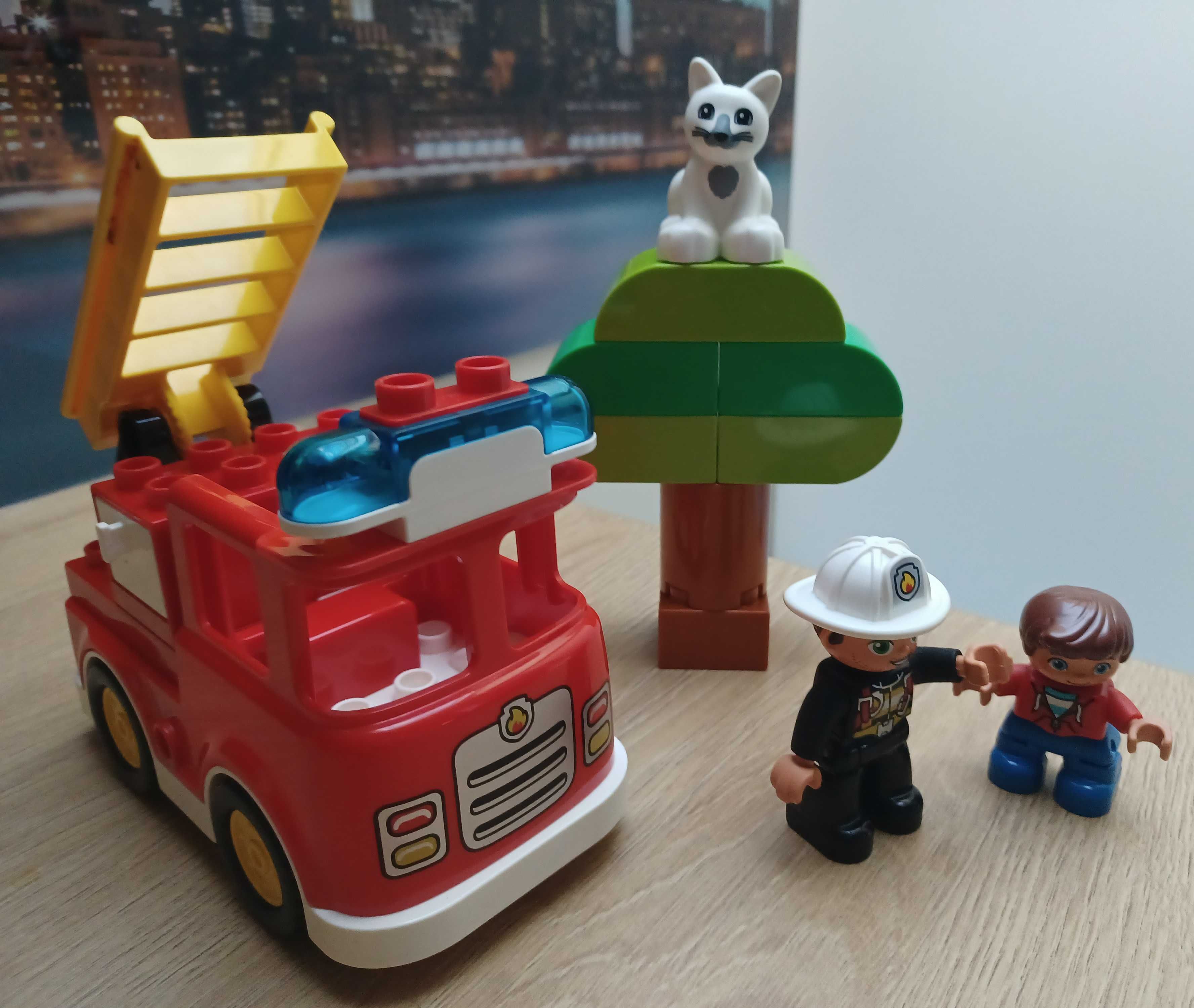 Lego Duplo 2 zestawy: wóz strażacki, mini samolot z warsztatem