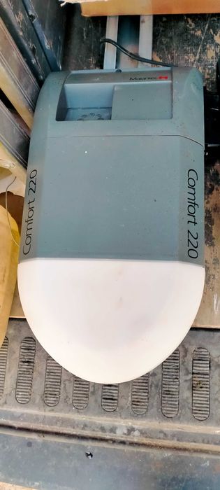 Привід секційних воріт.