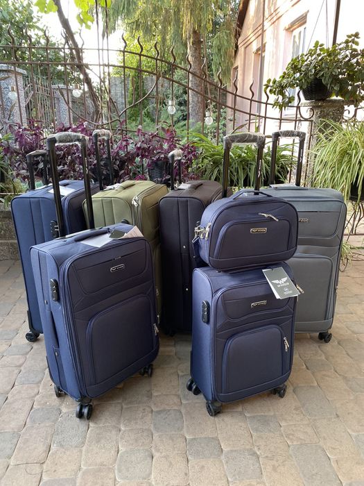 Чемодан .Ваоіза  L велика польського бренду  WINGS ,чемодан