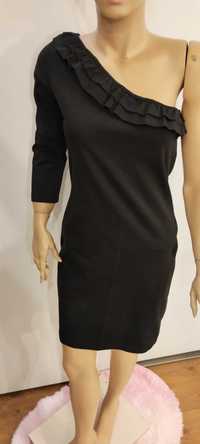 Czarna sukienka mała czarna na jedno ramię