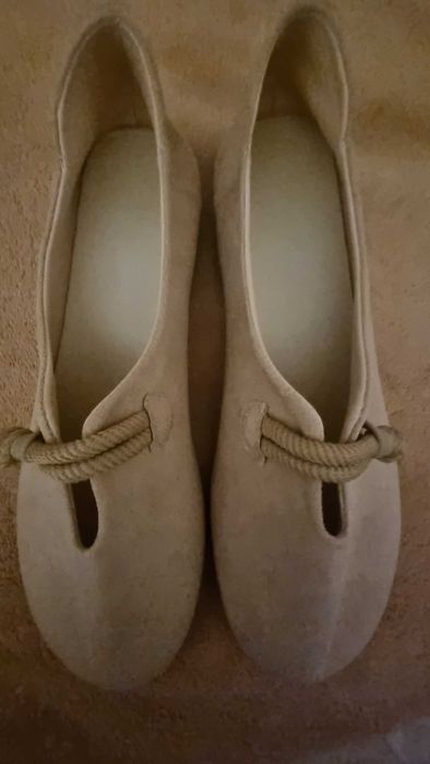 Sapatos 43 mas calçam 42, nunca usados