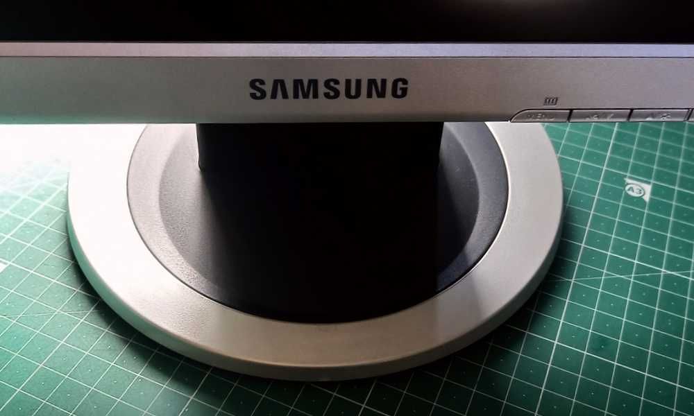 Monitor 17'' Samsung Syncmaster 701N Prateado - RETROGAMING