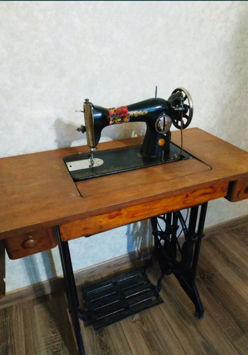 Швейна машинка кожний привід