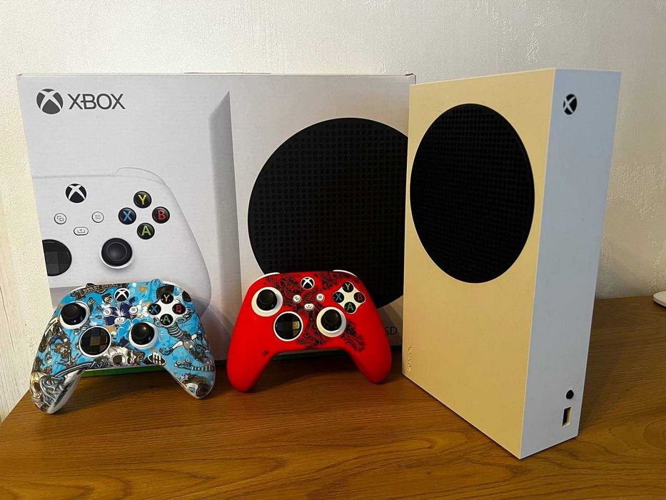 Xbox series s в хорошому стані + додатковий контролер + акумулятори