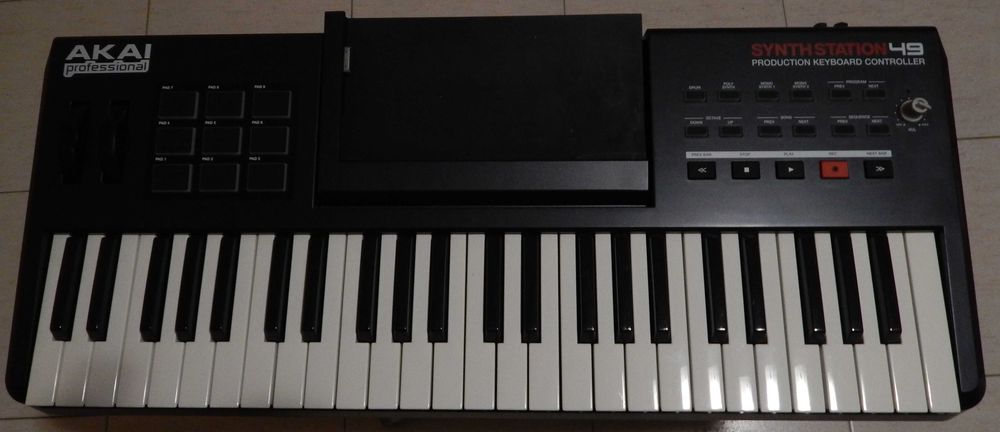 AKAI synthstation 49