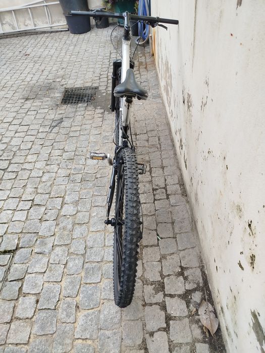 Bicicleta Berg downhill cinzenta
