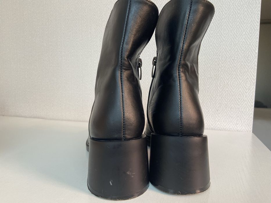 Ботильйони чорні шкіряні