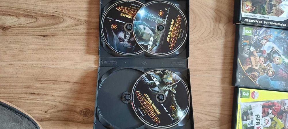 Sprzedam PŁYTY CD/ DVD plus Trójnog VELBON TRIPOD