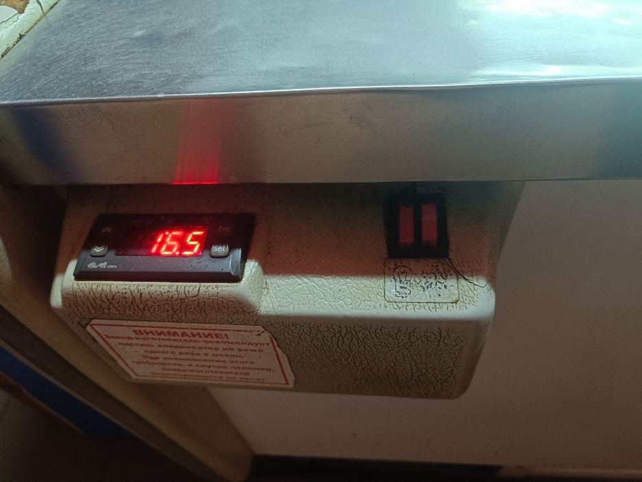 Морозильна вітрина в робочому стані