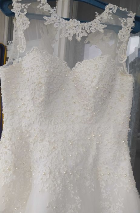 Продам весільну сукню