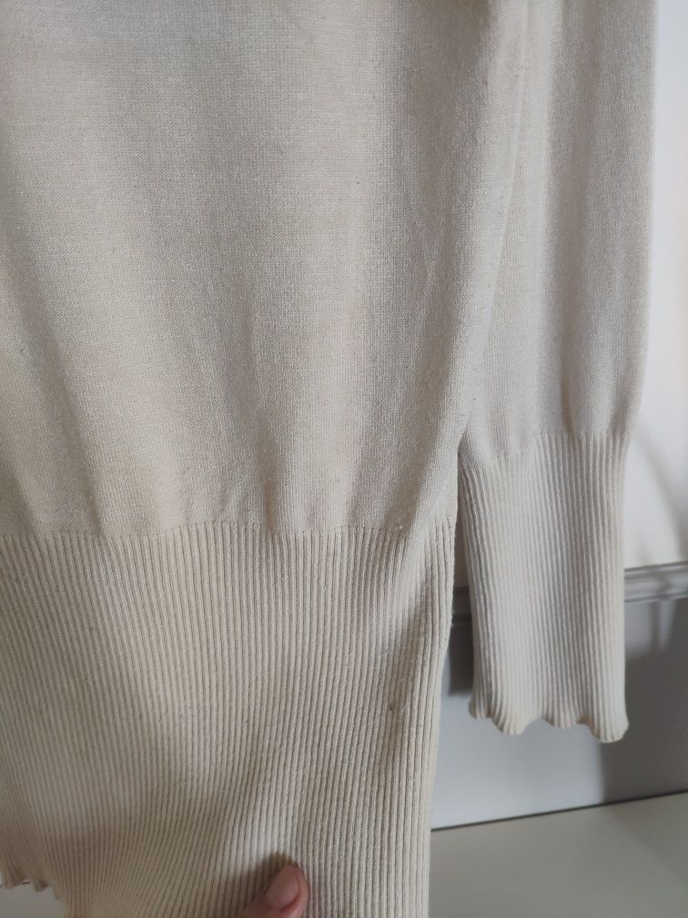 Kremowy sweterek Mohito L/M. Dekolt w szpic