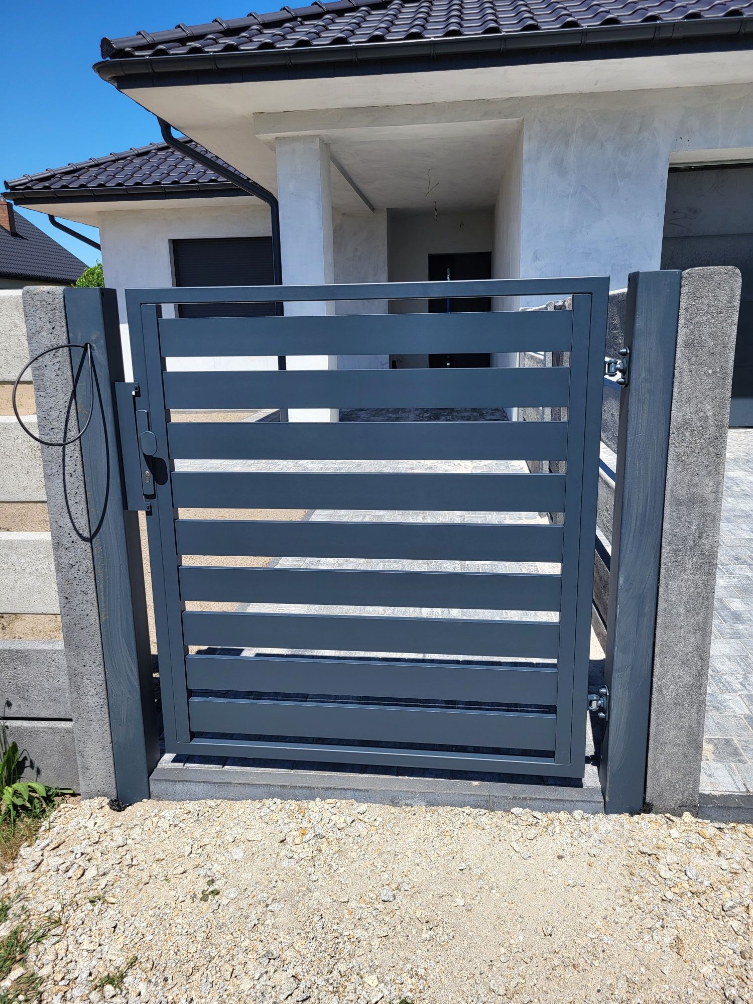 Brama dwuskrzydłowa ogrodzenie aluminiowe